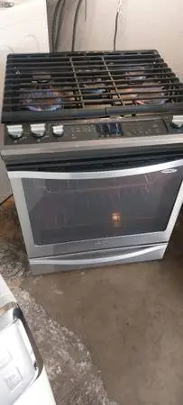 Whirlpool Stainless Stove 5 Burners Convection Oven