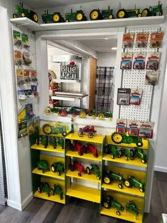 JOHN DEERE-CASE-INTERNATIONAL TOY TRACTORS