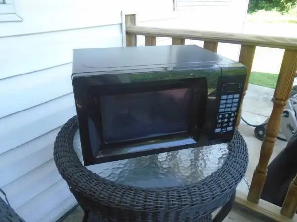 Microwave Oven 700 Watts