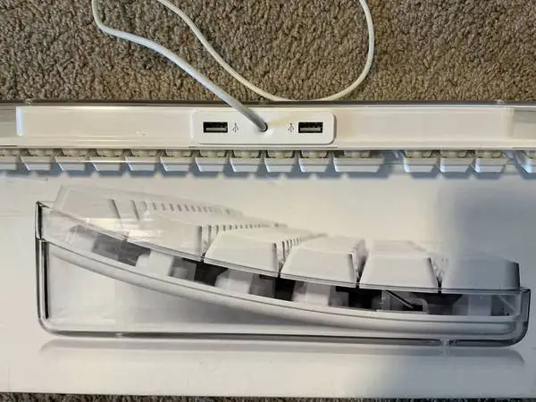 Keyboard, Apple; Vintage but Works;