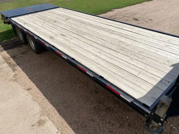 Finish Line Gooseneck Trailer