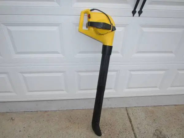 Vac and Sac Corded/ Electric Leaf Blower