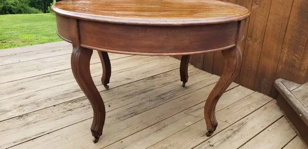 Antique oak round table