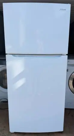 Frigidaire 20 cu ft Top-Freezer Refrigerator, White - 2023 Model