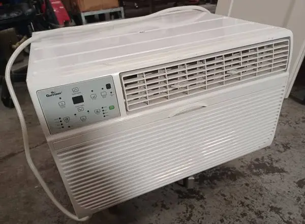 10000 BTU AIR CONDITIONER/HEATER