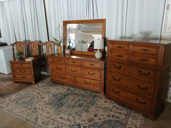 Beautiful solid wood 5pc bedroom set Drew Furniture, queen or full