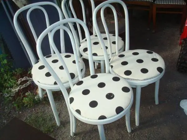 4 white chairs