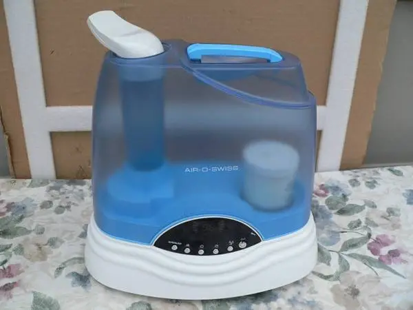 AIR-O-SWISS LIKE NEW ULTRASONIC WARM/COOL HUMIDIFIER