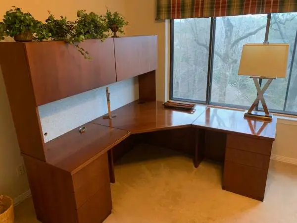 High end L shaped desk with hutch