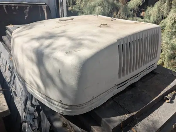 RV Rooftop Air Conditioner 13.5k BTU