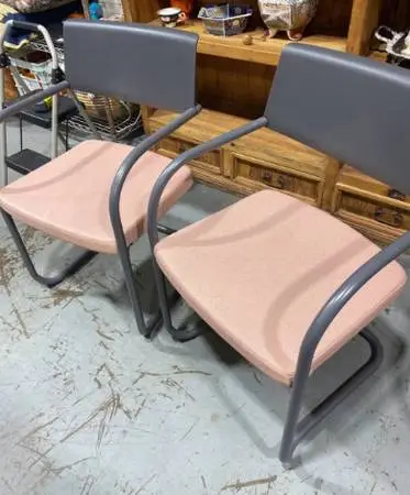 2 Knoll Arm Chairs w Peach Seats