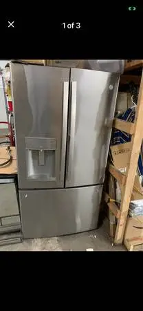 Stainless steel refrigerator with bottom freezer