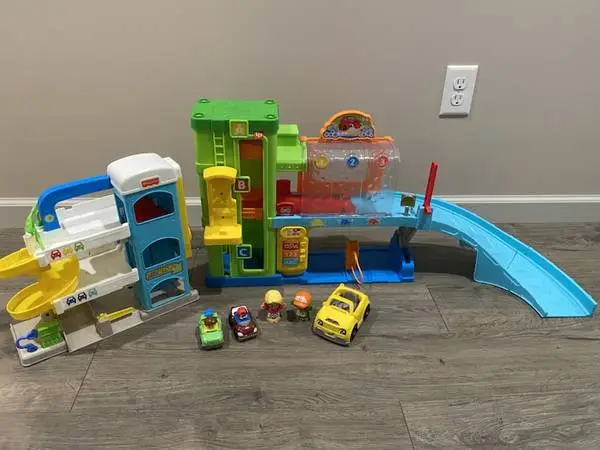 LITTLE PEOPLE FUN SOUNDS GARAGE & CAR WASH & PARKING GARAGE