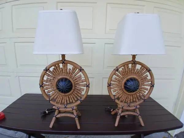 PAIR OF TABLE LAMPS WITH SHADES