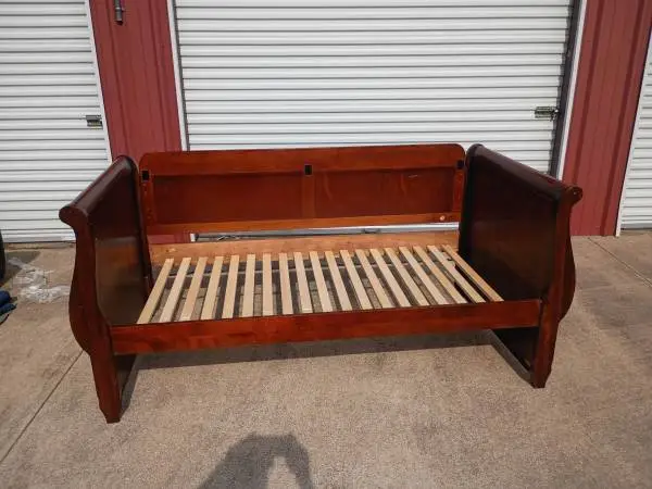 DAYBED CHERRY $400