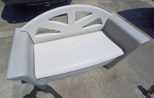 0UTDOOR PATIO / POOLSIDE STORAGE BENCH