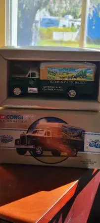 Corgi Classic Mack B farm Truck NOS