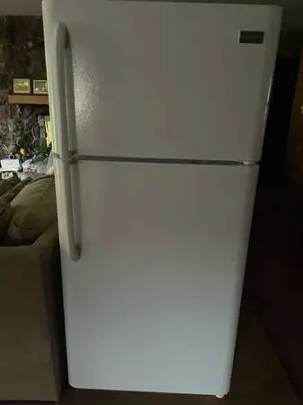 ### 18 CUBIC WHITE FRIGIDAIRE REFRIGERATOR ##