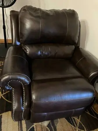 Leather power recliner
