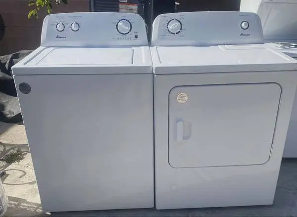 Amana white traditional top load washer and gas dryer