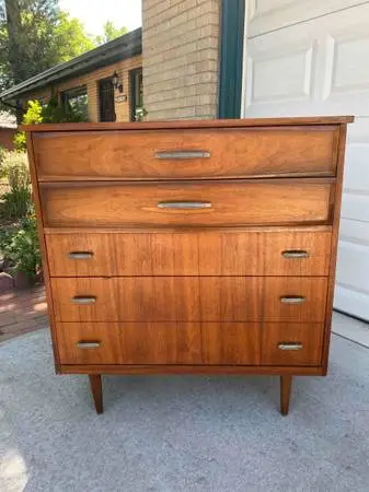 Mid-Century Modern Dresser w/Dovetail Drawers & Orig. Hardware