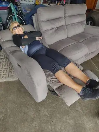 7 Reclining Couch (2 sides recline, middle fixed)