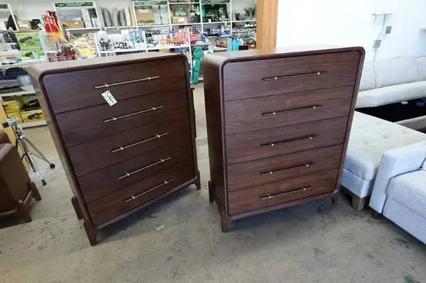 Rockford 5-Drawer Wood Dresser Chest – Walnut