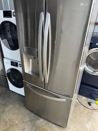 LG refrigerator a 33-inch, French Door 24.5 cu.ft stainless steel