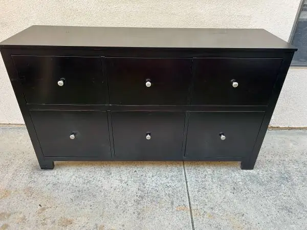 EXCELLENT QUALITY LARGE 6 DRAWER WOODEN DRESSER CAN DELIVER LOCAL IF NEEDED