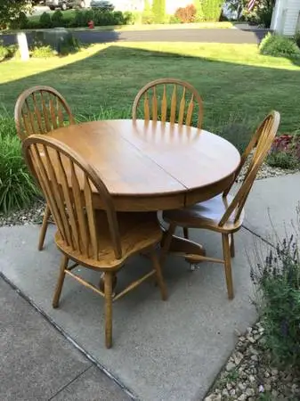 Round solid oak table with chairs