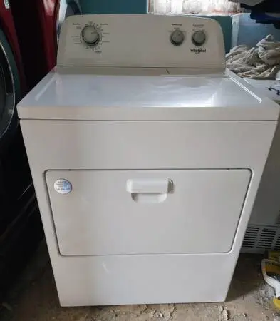 ELECTRIC DRYER WHIRLPOOL SUPER CAPACITY NEWER MODEL IN EXCELLENT CONDITION
