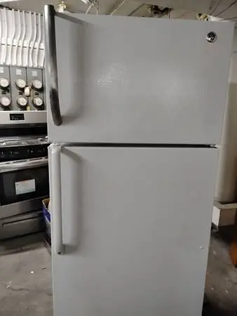 Refrigerator freezer heavy duty clean super cold delivery