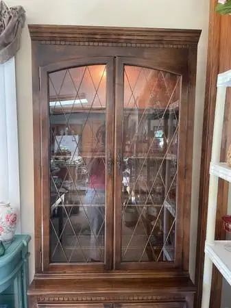 China Cabinet/ Hutch