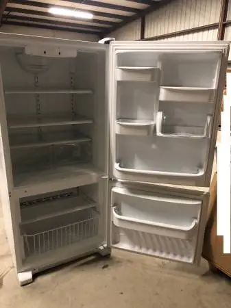 Whirlpool Amana ABB1921BRW Refrigerator Bottom-Freezer 18 Cu Ft GREAT!