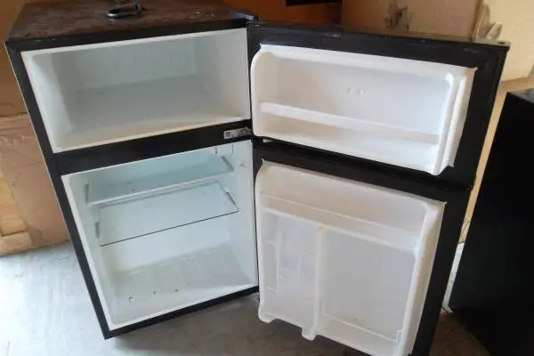 GALANZ GL31BK Mini Refrigerator 3.1 Cu Ft Top Freezer LED EXCELLENT