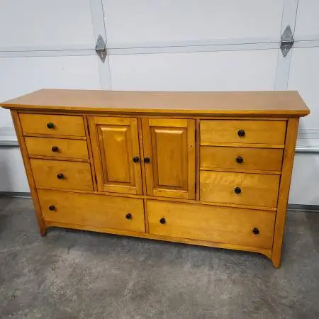 Gorgeous Dresser With Mirror