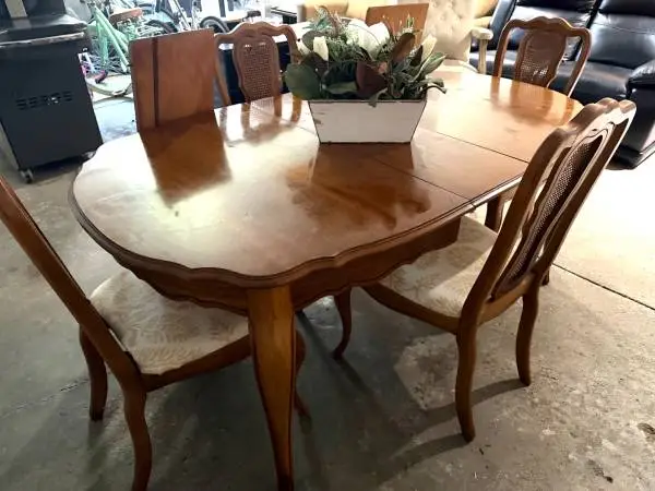 8 pc. Beautiful Vintage Wood Kitchen/Dining Room Set - Good cond.