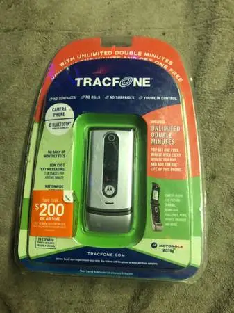 New Motorola W376g Tracfone VGA Camera 4X Zoom Bluetooth FlipPhone