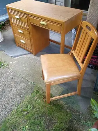 Stanley 4-drawer desk and matching chair