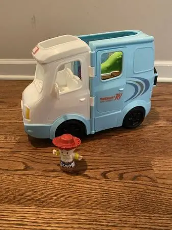 FISHER PRICE LITTLE PEOPLE TOY STORY CAMPER SET with JESSIE FIGURE