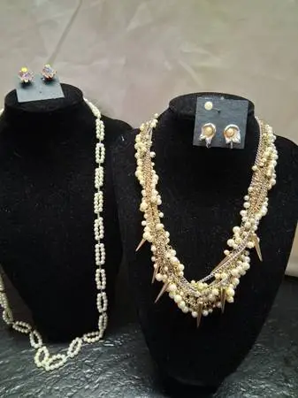 Vintage pearls faux