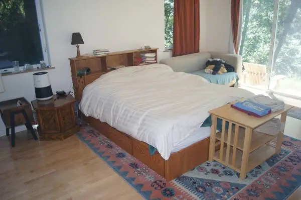 Queen bed- Sweets wood furniture (local Santa Cruz), new mattress