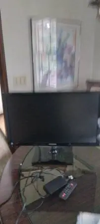 Small SAMSUNG TV - 24inch