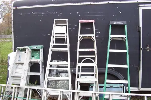 Aluminum Stepladder - 6 Ft.