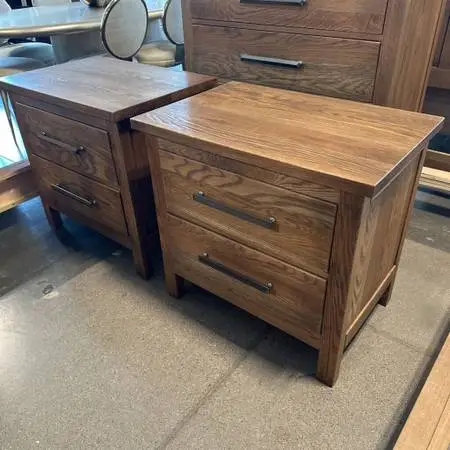 Bassett Benchmade Abingdon Cal-King Bed & Nightstands-79X90X66