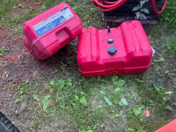 2-12gal boat gas cans
