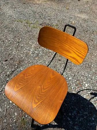 Wooden swivel chair with casters