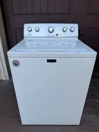 NICE MAYTAG WASHER