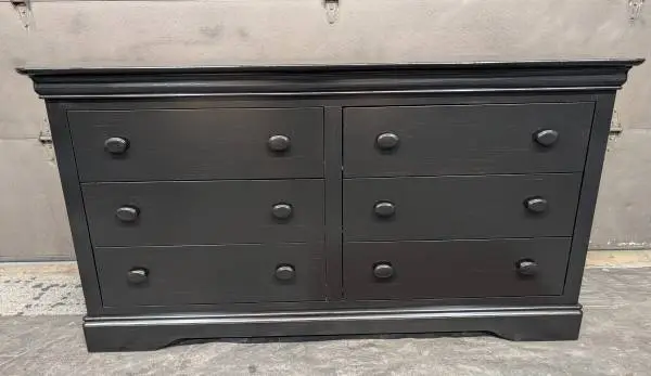 6 Drawer Dresser. Like New! Very Solid & Sturdy. Works Perfect!
