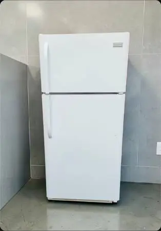 FRIGIDAIRE REFRIGERATOR FRIDGE EXCELLENT CONDITION AND VERY CLEAN